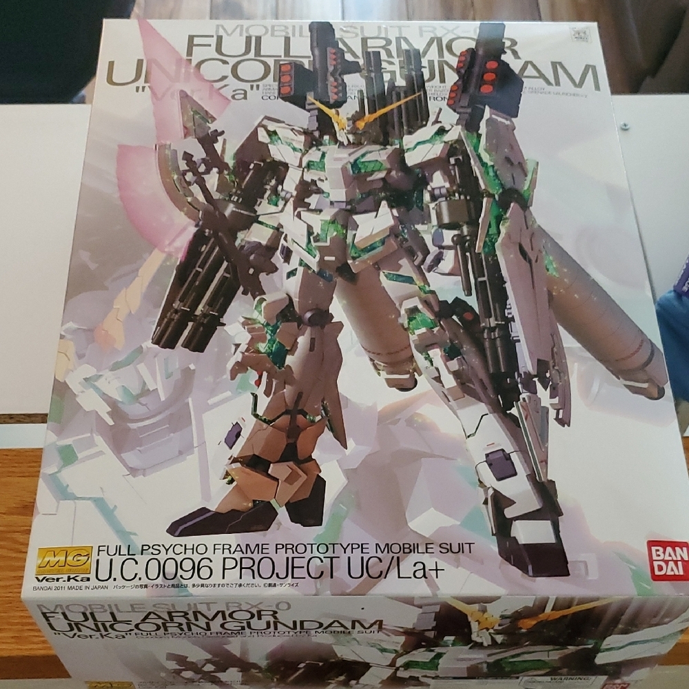 Bandai Unicorn Gundam Model Kit
